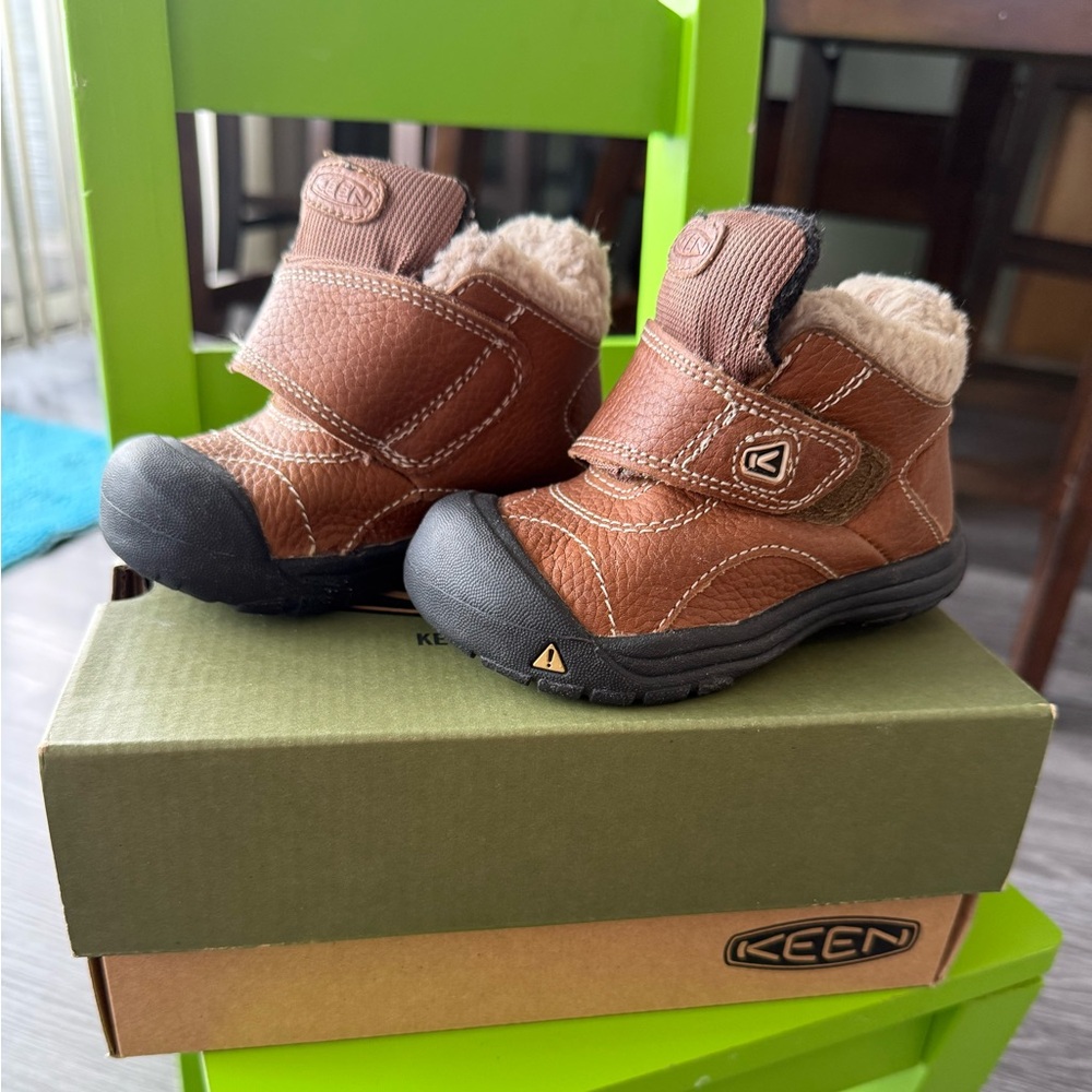 Keen toddler Brown boots. Size 7